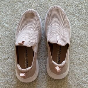 NWOT Skechers hands free swift fit shoes